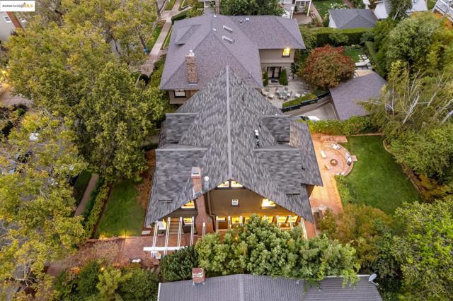 118 Hillside Ave, Piedmont CA: https://media.crmls.org/mediaz/22b9fd31-572b-4bf0-93e9-1c7220e2af1d.jpg