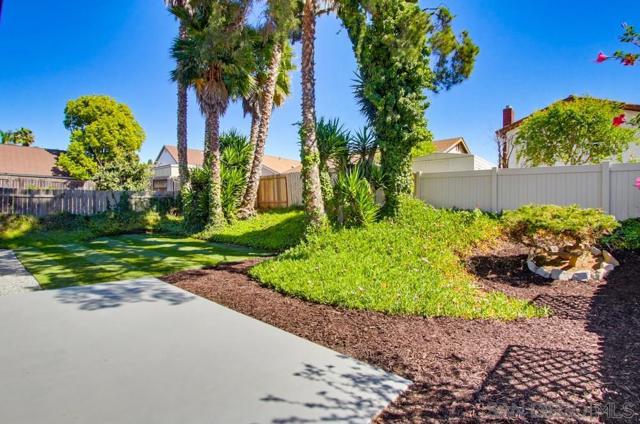 9555 Via Pereza, San Diego CA: https://media.crmls.org/mediaz/22ba1633-da62-4bdb-8cbe-3a4c83ddd90d.jpg