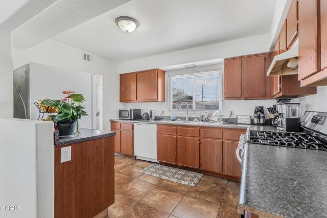 543 E Avenue J1, Lancaster CA: https://media.crmls.org/mediaz/22bbc956-0170-4e43-8b07-00b238495102.jpg
