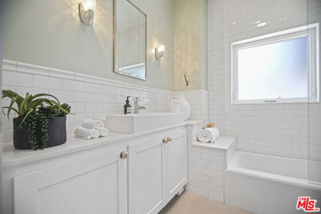 1210 Cabrillo Avenue, Venice CA: https://media.crmls.org/mediaz/22bbd131-8504-438b-9a79-2b4806d5c647.jpg