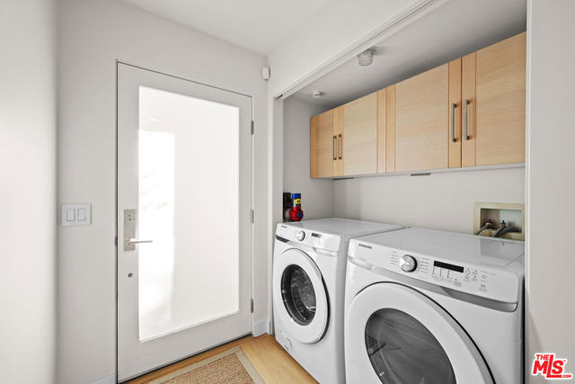 3631 Sunswept Drive, Studio City CA: https://media.crmls.org/mediaz/22bc07ca-abff-40f6-96b2-0be050fe1e4b.jpg