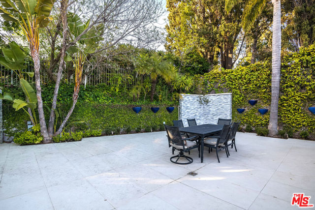 16601 Park Lane Circle, Los Angeles CA: https://media.crmls.org/mediaz/22bcd3e6-93b9-489e-bb8b-be2d65d874f2.jpg