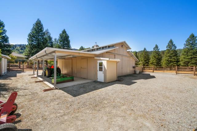 6585 Redwood Retreat Road, Gilroy CA: https://media.crmls.org/mediaz/22bd1538-2658-4ea1-98c0-5bb6d8c4a448.jpg