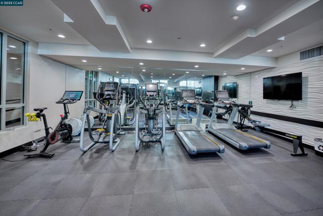 2655 Bush, San Francisco CA: https://media.crmls.org/mediaz/22bd4d4a-6aba-4d4e-a038-f9821339308d.jpg