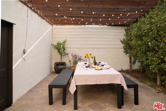 4331 4th Avenue, Los Angeles CA: https://media.crmls.org/mediaz/22bd70f4-4025-4bab-a17b-ff1fd1819a54.jpg