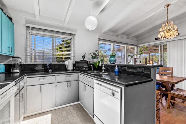 996 VIA VERDE, Del Rey Oaks CA: https://media.crmls.org/mediaz/22bda91b-37c8-4221-bfe2-944c2f9dca83.jpg