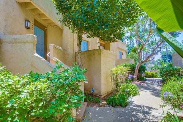 3268 Via Marin, La Jolla CA: https://media.crmls.org/mediaz/22bdb2e8-7693-4efb-9c84-02275617a4d6.jpg