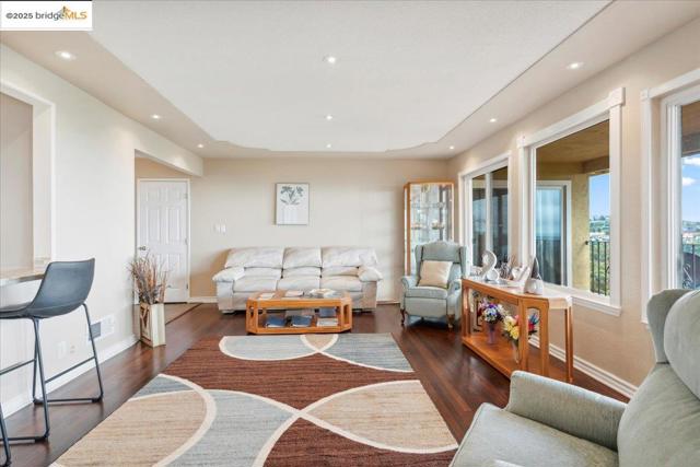 11772 Cranford Way, Oakland CA: https://media.crmls.org/mediaz/22bdc606-4656-492c-ad30-b10fa805e16f.jpg