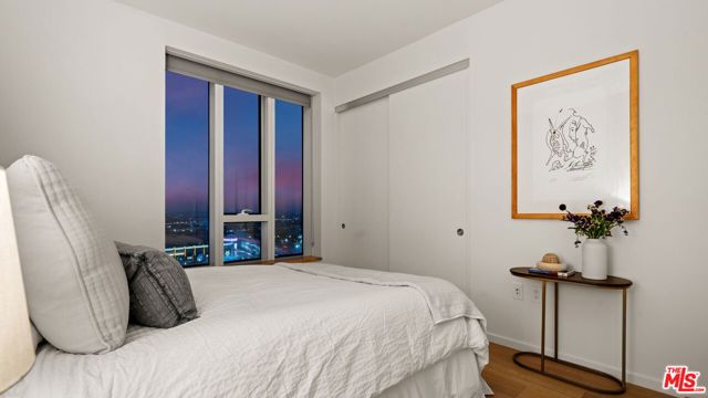 889 Francisco Street, Los Angeles CA: https://media.crmls.org/mediaz/22bdd9ef-bc38-4c13-b85b-f8260ef84d8e.jpg