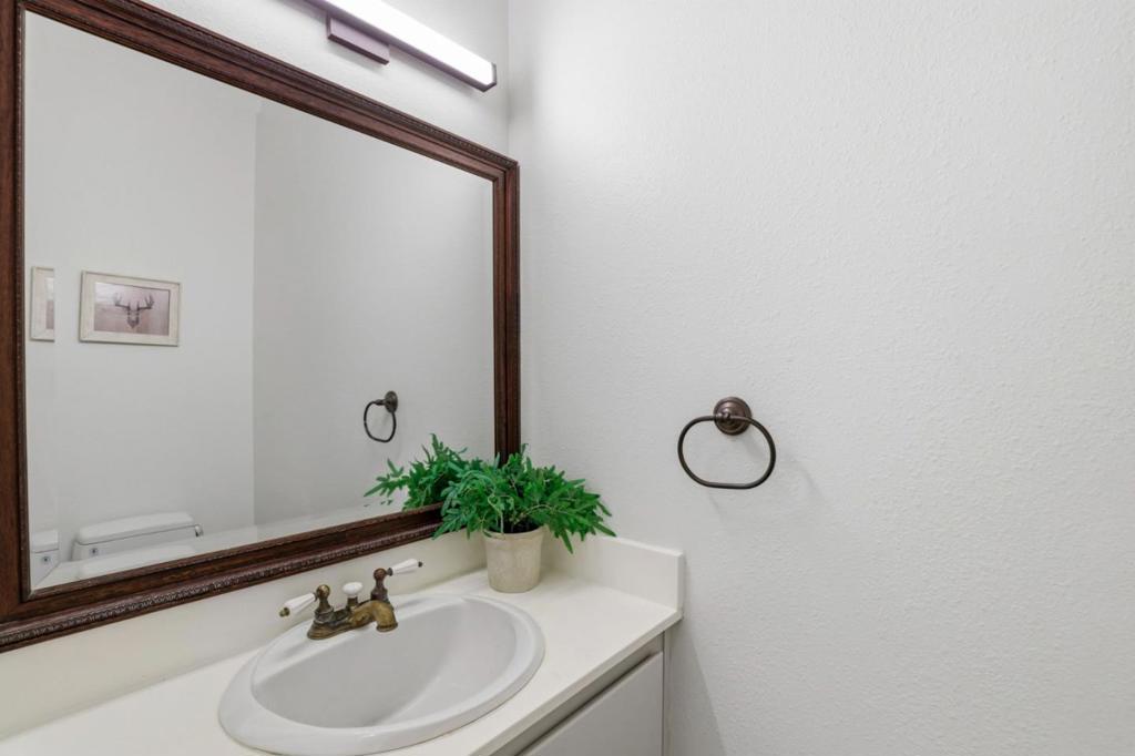 https://media.crmls.org/mediaz/22be4a28-f190-4fa7-bbfd-78bc26cb776d.jpg?preset=X-Large