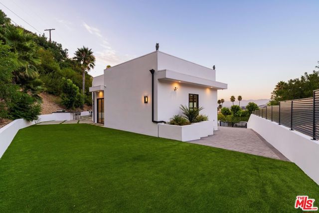 4637 Dunas Lane, Tarzana CA: https://media.crmls.org/mediaz/22be6a13-ce9b-4388-a6ee-baa6755b2fe7.jpg