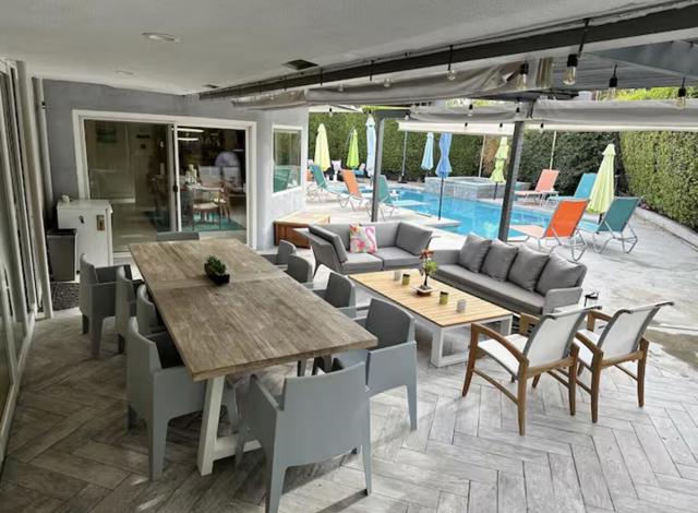 1375 S Calle Rolph, Palm Springs CA: https://media.crmls.org/mediaz/22bea2a6-66f5-4df8-b263-502beb9ebd47.jpg