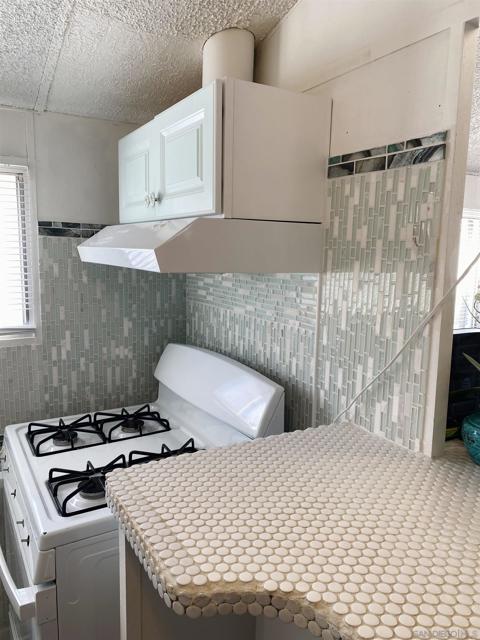 1425 E Madison Ave E, El Cajon CA: https://media.crmls.org/mediaz/22beb5e4-3f18-4475-bfb3-66141d759aa7.jpg