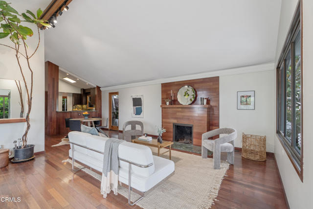 1949 Preston Avenue, Los Angeles CA: https://media.crmls.org/mediaz/22bf00f1-b5bd-4db3-af37-a6c482de8900.jpg