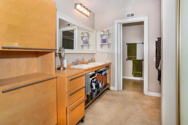 Image 19 of 27 For 12567 Pomerado Ct
