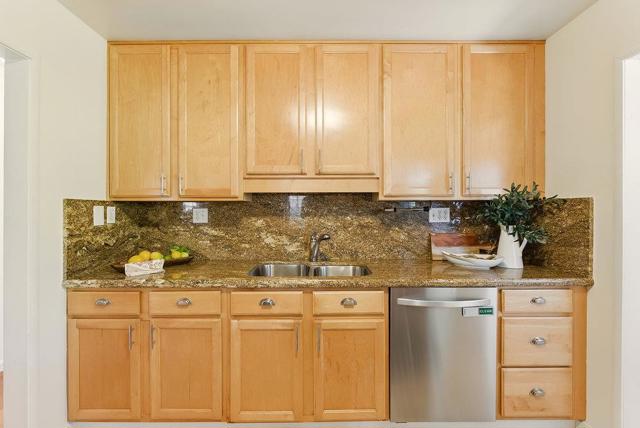 511 Marine View Avenue, Belmont CA: https://media.crmls.org/mediaz/22bf1bc8-43a6-4dcc-92fc-bdaed4524fde.jpg