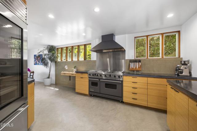 Detail Gallery Image 2 of 47 For 3551 Dixie Canyon Pl, Los Angeles,  CA 91423 - 4 Beds | 3/1 Baths
