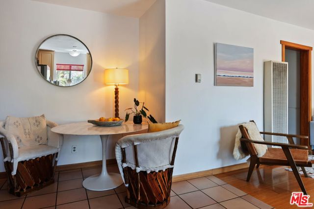 2702 11th Street, Santa Monica CA: https://media.crmls.org/mediaz/22c06530-043e-4384-af40-7b4d6fb7d992.jpg