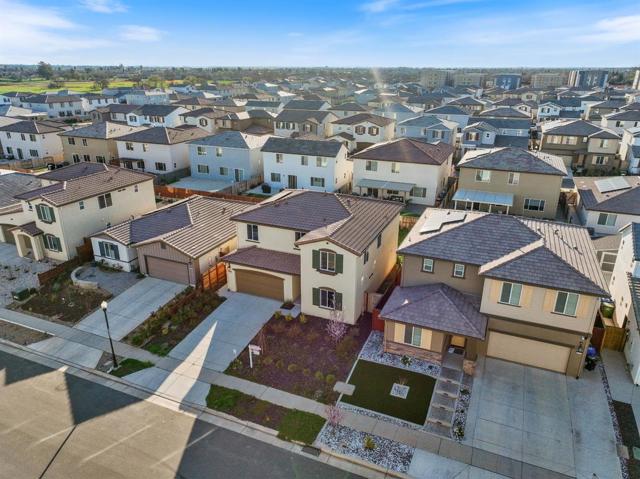 10190 Ashlar, Elk Grove CA: https://media.crmls.org/mediaz/22c084bf-36a9-401e-8c83-d60455addf8e.jpg