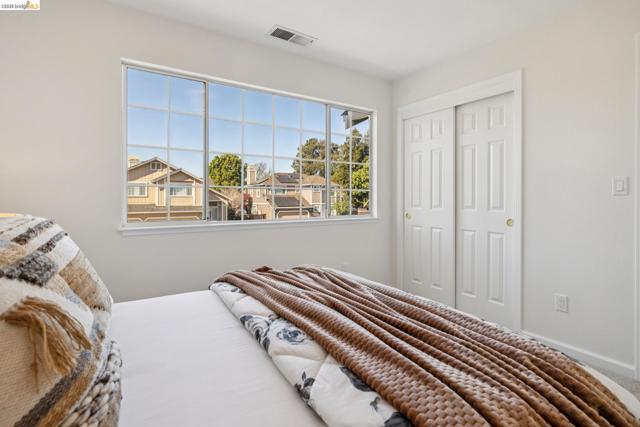 2004 Fries Ct, Martinez CA: https://media.crmls.org/mediaz/22c0b452-02a4-4ccb-a0e9-959cb3666379.jpg