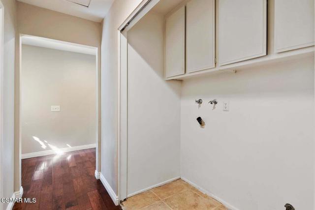 12 Sparrowhawk Lane, Oak Park CA: https://media.crmls.org/mediaz/22c1bd90-5095-482e-9f07-76b428f9270f.jpg