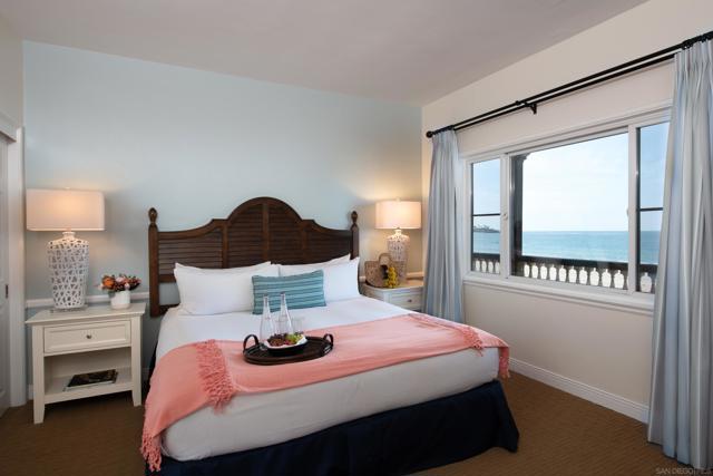 2000 Spindrift Drive, La Jolla CA: https://media.crmls.org/mediaz/22c20c59-292a-403a-8bee-b22c018633e5.jpg