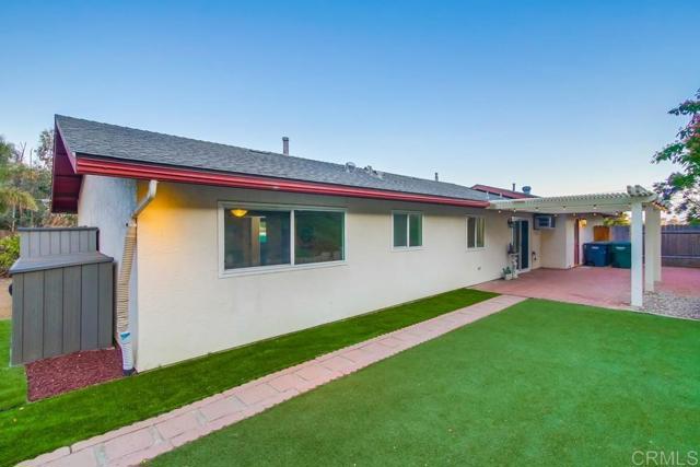 444 Victoria Place, Vista CA: https://media.crmls.org/mediaz/22c2159d-c610-496f-a627-f981699c2b7b.jpg