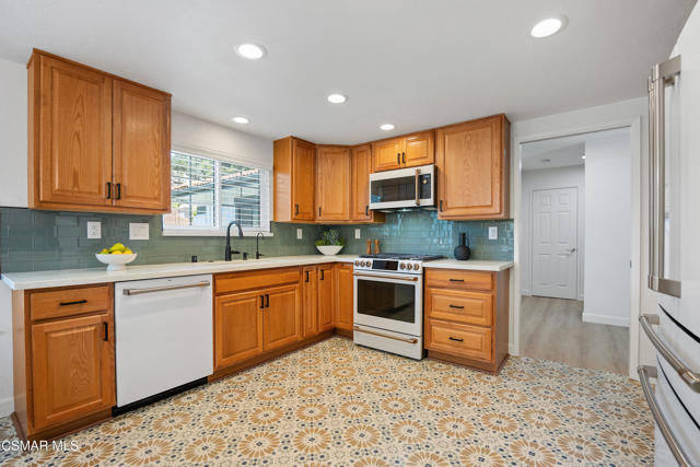 1134 Paquita Street, Camarillo CA: https://media.crmls.org/mediaz/22c21af4-6724-4bb3-9670-a1fd73c3e1c6.jpg