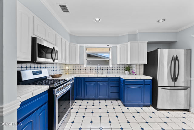 623 E Fairmount Road, Burbank CA: https://media.crmls.org/mediaz/22c2bb45-d762-4e8c-bb32-36de804c1b9d.jpg
