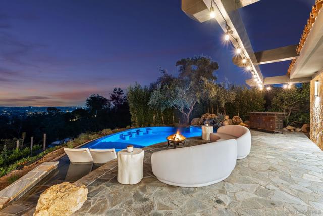 5653 Linea Del Cielo, Rancho Santa Fe CA: https://media.crmls.org/mediaz/22c34f60-92cc-481f-8124-2a38fd7ed84b.jpg