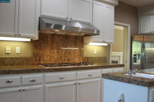 600 Bourne Ct, Danville CA: https://media.crmls.org/mediaz/22c36d95-e0f9-4c0e-916e-a8f8fb01464f.jpg