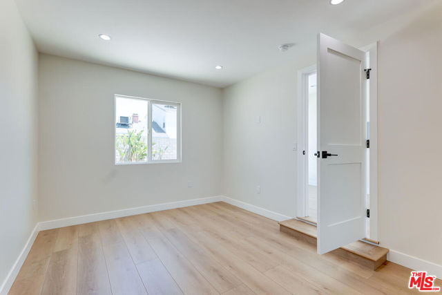 7444 Ostrom Avenue, Lake Balboa CA: https://media.crmls.org/mediaz/22c41d5c-400d-4a40-8db8-f289c79ab647.jpg