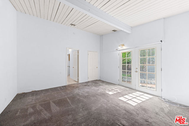 22027 Viscanio Road, Woodland Hills CA: https://media.crmls.org/mediaz/22c42706-2cd1-45ca-8ba9-c7b6cd62fae9.jpg
