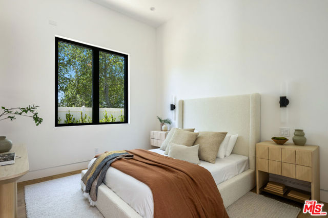 9715 Arby Drive, Beverly Hills CA: https://media.crmls.org/mediaz/22c4455d-84b7-4403-a4f3-fc74f0ec06aa.jpg