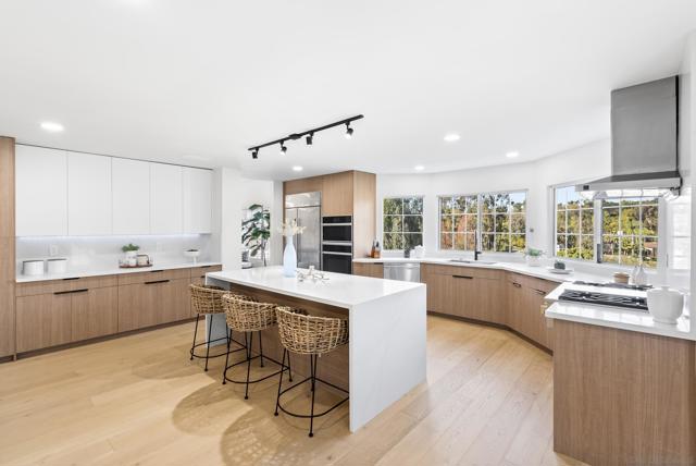 17515 Circa Oriente, Rancho Santa Fe CA: https://media.crmls.org/mediaz/22c46945-e619-4bc0-9466-bc491b7b67ba.jpg
