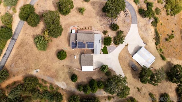 16690 Iron Springs Rd, Julian CA: https://media.crmls.org/mediaz/22c487b0-3da1-4bfb-9d57-6ec7837237da.jpg