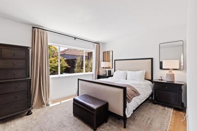 2061 Oakley Avenue, Menlo Park CA: https://media.crmls.org/mediaz/22c4d06a-c8af-4349-96a1-e177356ba841.jpg