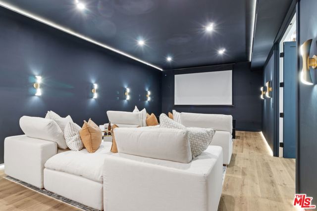4535 Haskell Avenue, Encino CA: https://media.crmls.org/mediaz/22c55f05-c5d5-46fa-a792-19749fe764e2.jpg