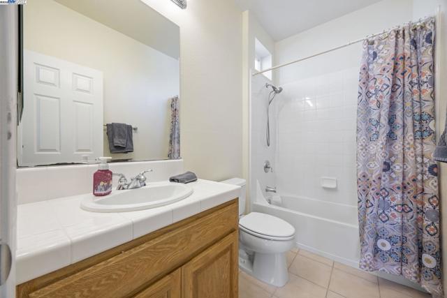 1037 Lexington Way, Livermore CA: https://media.crmls.org/mediaz/22c5851b-ae27-4a31-a1ae-e27544999bda.jpg