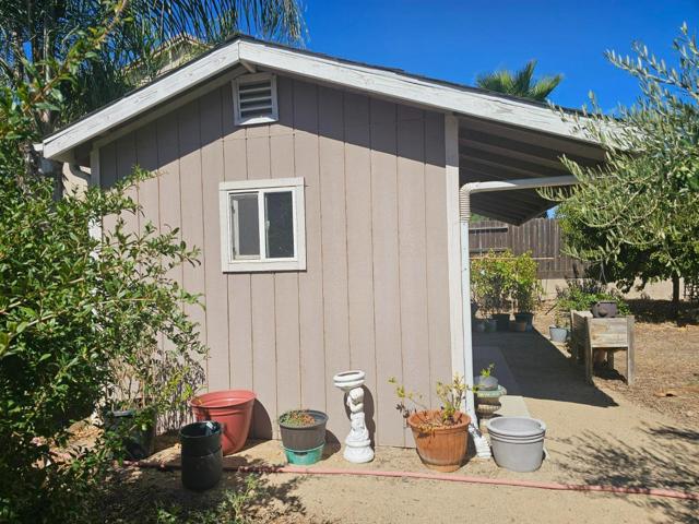 1703 Cobblefield Lane, Los Banos CA: https://media.crmls.org/mediaz/22c5a971-0e10-4e19-8952-e78a137c5634.jpg