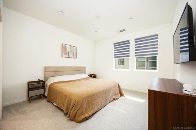 210 Liberty Way, Oceanside CA: https://media.crmls.org/mediaz/22c631c1-4db9-4683-bdeb-0f26c6bbce89.jpg