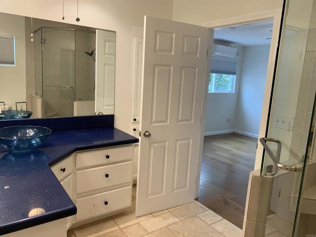 Detail Gallery Image 13 of 18 For 7229 Fay Ave, La Jolla,  CA 92037 - 4 Beds | 2 Baths