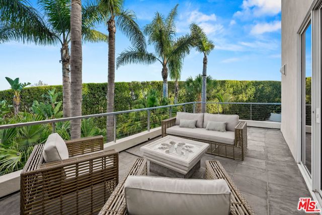 28177 Rey De Copas Lane, Malibu CA: https://media.crmls.org/mediaz/22c6c2b9-dd20-4bb8-96af-3b18a03d4e45.jpg