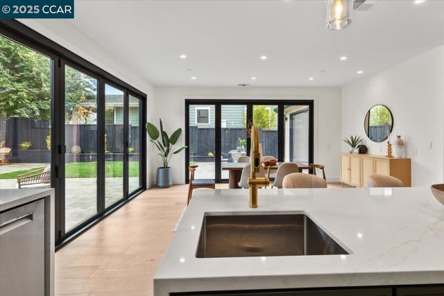 1045 Kains Ave, Albany CA: https://media.crmls.org/mediaz/22c74e1b-deac-4539-bbd3-1e8ded66154c.jpg