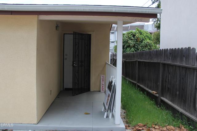 1726 1/2 Chevy Chase E Drive, Glendale CA: https://media.crmls.org/mediaz/22c7521e-b435-4d4f-a9e6-e7b840a8aef7.jpg