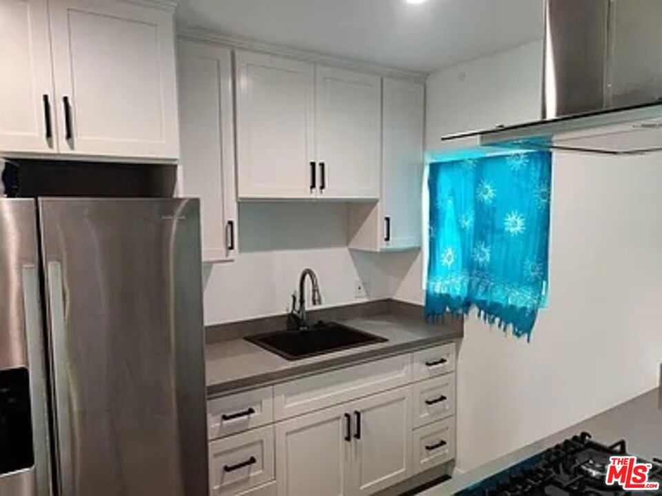 https://media.crmls.org/mediaz/22c75ffa-dcb4-4933-a03d-3cffd093dec5.jpg?preset=X-Large