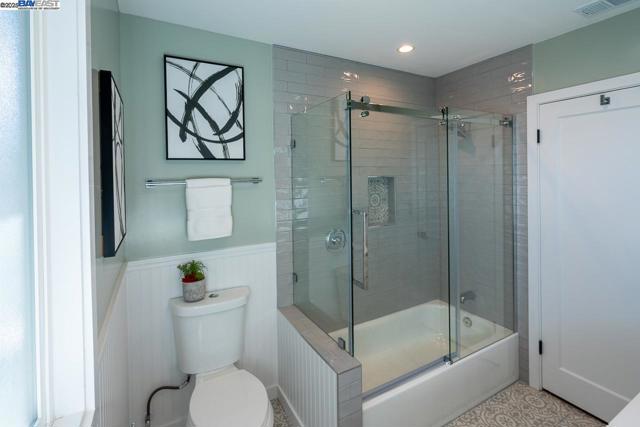 2818 Steinmetz Way, Oakland CA: https://media.crmls.org/mediaz/22c77c66-9203-428a-aaec-61cce2e4a1cd.jpg