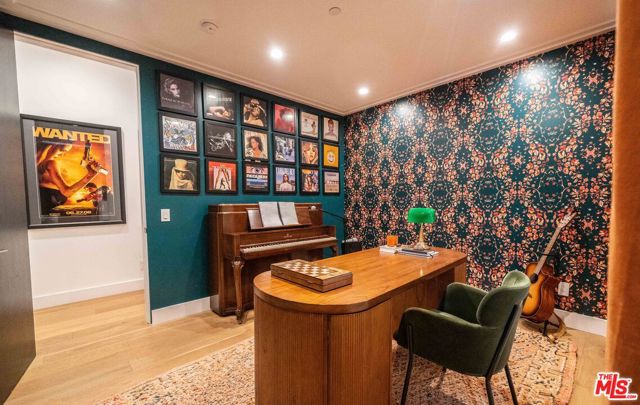 18938 Wells Drive, Tarzana CA: https://media.crmls.org/mediaz/22c79f59-a1ba-48a1-b512-f61e1ce0fa52.jpg