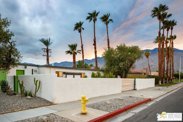 695 N Monterey Road, Palm Springs CA: https://media.crmls.org/mediaz/22c7a622-4c5c-4ae6-9770-5e8b0cf4e46e.jpg