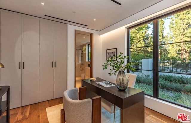 927 N Whittier Drive, Beverly Hills CA: https://media.crmls.org/mediaz/22c7daf5-f9bf-403a-8a37-ae8d71cc1dd2.jpg